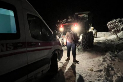 Bingöl'de karda mahsur kalan ambulansı, ekipler kurtardı