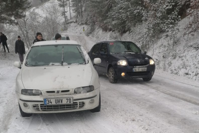 Bursa Keles’te yoğun kar yağışı: Çok sayıda araç yolda kaldı…