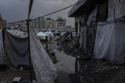 Gazze'de çadırlar su altında kaldı