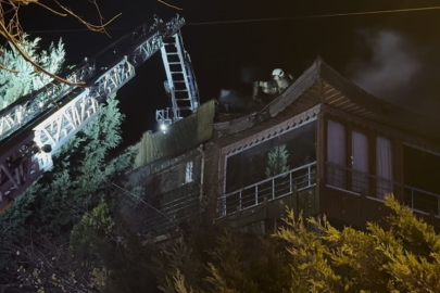 İstanbul Arnavutköy'de 4 katlı binanın bacasında korkutan yangın