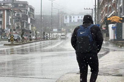 Kar bastırdı, okullar tatil edildi! Meteoroloji uyarmıştı: Yoğun kar yağışının ardından eğitime ara verildi