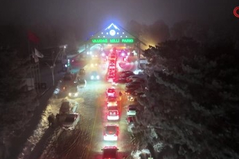 Kar yağışı sonrası Uludağ'a akın! Jandarmadan sıkı denetim...