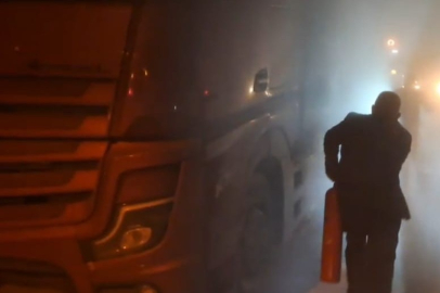 Malatya'da seyir halindeki tır alev aldı