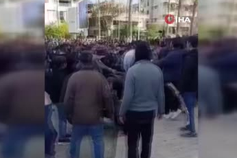 Suriye Lazkiye'de şiddetli protestolar: 1'i güvenlik görevlisi 3 kişi hayatını kaybetti