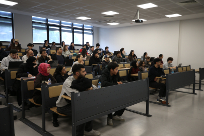 Bursa'da öğrenciler 'bilinçli tercih' yapabilmek için üniversite deneyimi yaşıyor