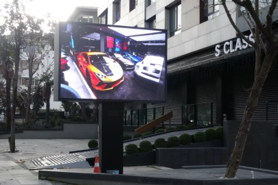 İstanbul Kadıköy'de lüks oto galerisi boşaltıldı: 11 milyar TL'lik vurgun