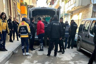 Manisa'da boşanma aşamasındaki eşini sokak ortasında öldürdü