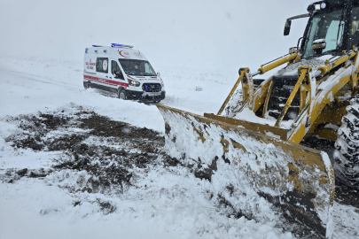 Van’da kar yağışı ulaşımı aksattı: Sağlık ve belediye ekipleri alarma geçti
