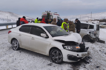 Iğdır-Doğubayazıt yolunda zincirleme kaza: 3 yaralı