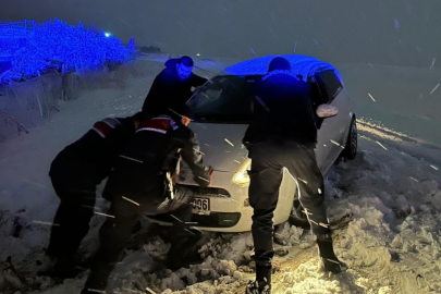 Adıyaman'da mahsur kalan vatandaşları jandarma kurtardı
