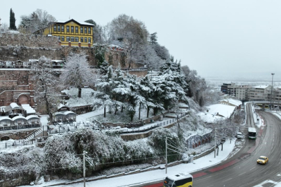 Bursa’da kar mesaisi sürüyor: Ana arterlerde ulaşımda aksama yok!