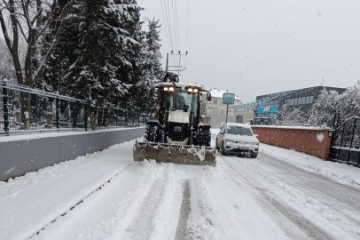Bursa Nilüfer’de kar yağışına karşı kesintisiz mesai