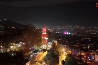 Bursalılar yeni yıla havai fişeklerle girdi