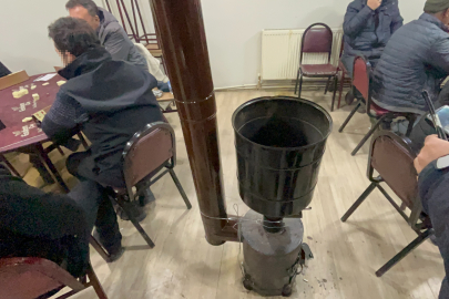 Eskişehir'de kıraathaneden eve sızdığı iddia edilen dumandan zehirlenen anne ve 2 çocuğu hastanelik oldu