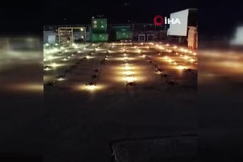 Karadağ’daki yılbaşı gösterisinde yaklaşık 600 dron yere düştü