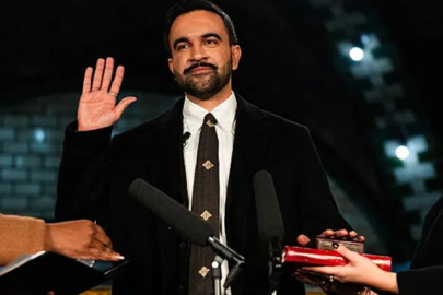 New York'ta Mamdani dönemi başladı: Kur'an-ı Kerim üzerine el basarak yemin etti