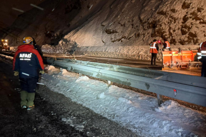 Van-Bitlis kara yolu çığ düşmesi sonucu ulaşıma kapandı