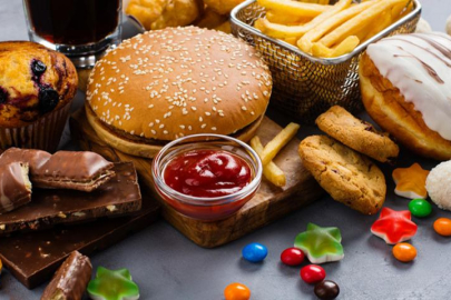 Zehirleyen, zararlı yiyecekler belli oldu! Ünlü kalp cerrahı açıkladı