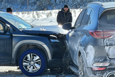 Bolu Kartalkaya yolunda 2 cip kafa kafaya çarpıştı
