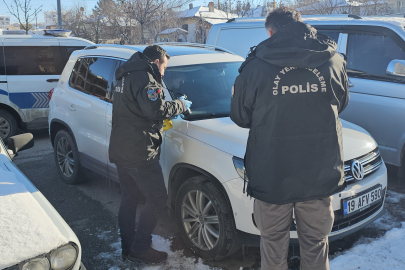 Çorum'da avukata ait cipin camına yorgun mermi isabet etti