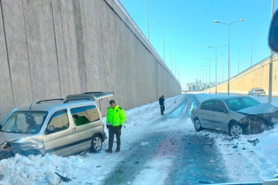 Diyarbakır'da otomobil ile hafif ticari araç çarpıştı: 3 yaralı