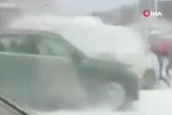 Bursa'da kayan araç vatandaşların arasına daldı!