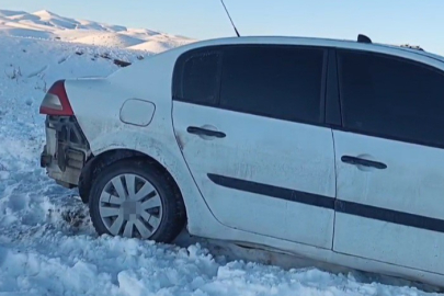 Van Başkale’de otomobil şarampole düştü