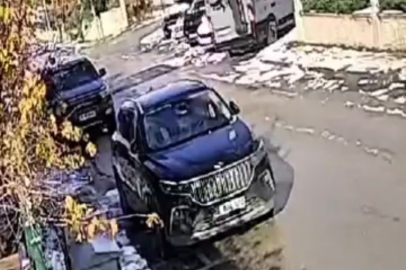 Bursa'da güneşi gören kardan adam eriyip kaldırımda devrildi