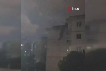 Bursa'da şiddetli lodos çatıları uçurdu! Araçlar zarar gördü