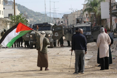 Katil İsrail askerlerinin Gazze'de açtığı ateş sonucu 1'i çocuk 2 kişi hayatını kaybetti