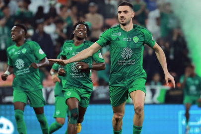 Merih Demiral Ronaldo'yu üzdü! Al Ahli'yi galibiyeti getirdi...