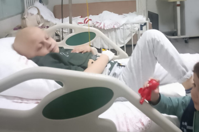 Bursa'da lösemiyi yenen Mertcan, 3 yıl sonra sokağa çıkıp poşetle kaydı!