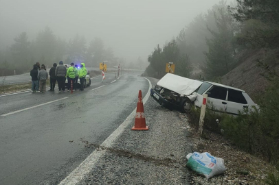 Muğla'da otobüs ile Tofaş otomobil çarpıştı