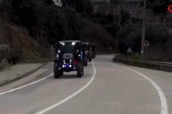 Bursa Mudanya’da arazi satışına traktörlü protesto! Köylüler belediyeye yürüdü...