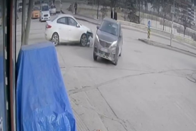 Ankara'da hızını alamayan araç kavşakta başka bir araca çarptı