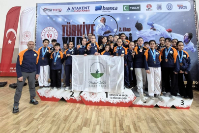 Bursa Osmangazili karateciler madalyaya doydu