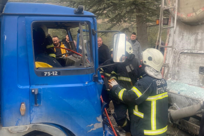 Isparta'da kamyonet ile mikser çarpıştı: 1 yaralı