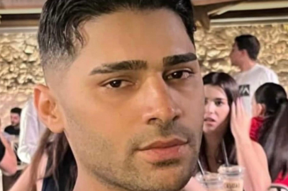 İzmir’de emniyet şeridindeki kamyona çarpan motosikletli genç hayatını kaybetti