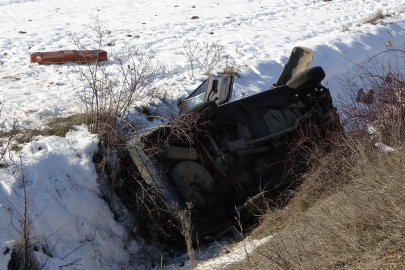 Kastamonu'da kaza yapan Fiat Tofaş marka otomobil şarampole yuvarlandı: 1'i ağır 4 yaralı