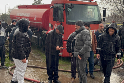 Edirne'de müstakil ev alevlere teslim oldu: Yanan evini gözyaşları içinde izledi