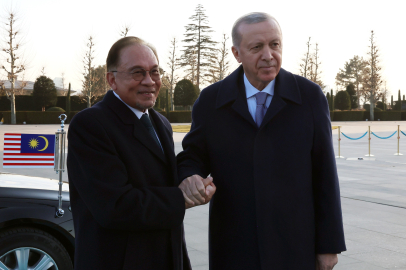 Erdoğan, Malezya Başbakanı Enver İbrahim'i törenle karşıladı