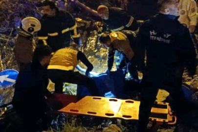 Hatay'da minibüsle çarpışan motosiklet su kanalına devrildi: 2 kişi yaralandı