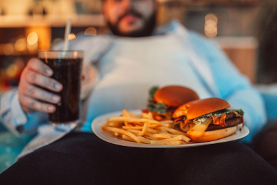 İngiltere'de abur cubur ürünlerine reklam yasağı