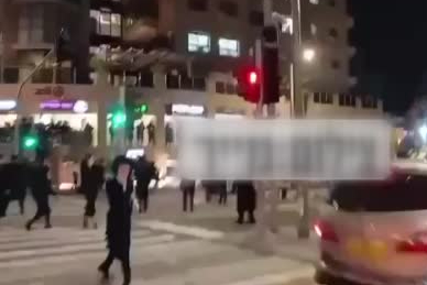 Kudüs’te Ultra-Ortodoks protestocuların arasına otobüs daldı