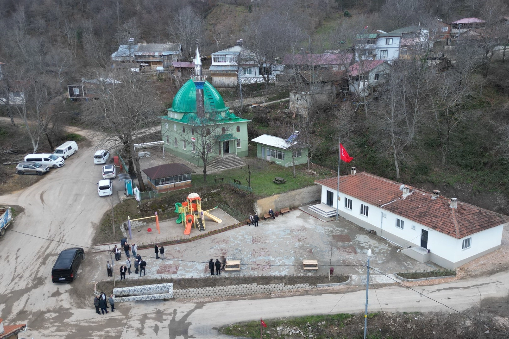 Bursa'da İnegöl Belediyesi’nden İclaliye Mahallesi’nde meydan düzenlemesi