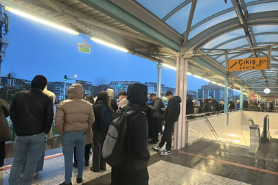 Bursa metrosunda fırtına ve yağmur seferleri aksattı!