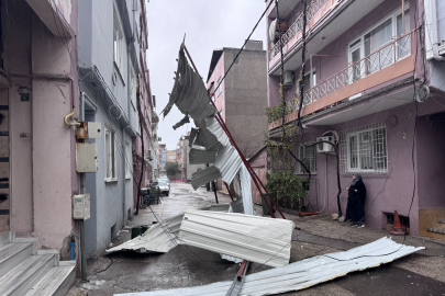 Bursalılara sokağa çıkmayın uyarısı! Fırtınanın hızı 100 kilometreyi buluyor
