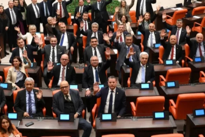 CHP'li milletvekillerinden TBMM'yi terk etmeme eylemi