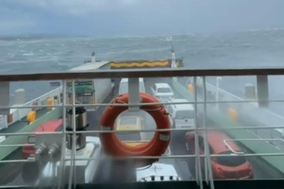 Feribot fırtınaya yakalandı! Yüzlerce vatandaş mahsur kaldı...