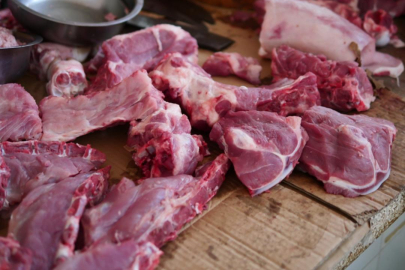 Hayır için domuz eti dağıttı iddiası gündem oldu! Valilikten açıklama geldi...